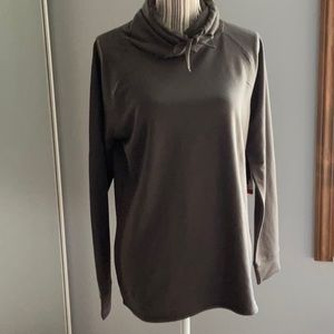 32 Degrees Ladies Top. Size Medium. NWT. Green Charcoal.